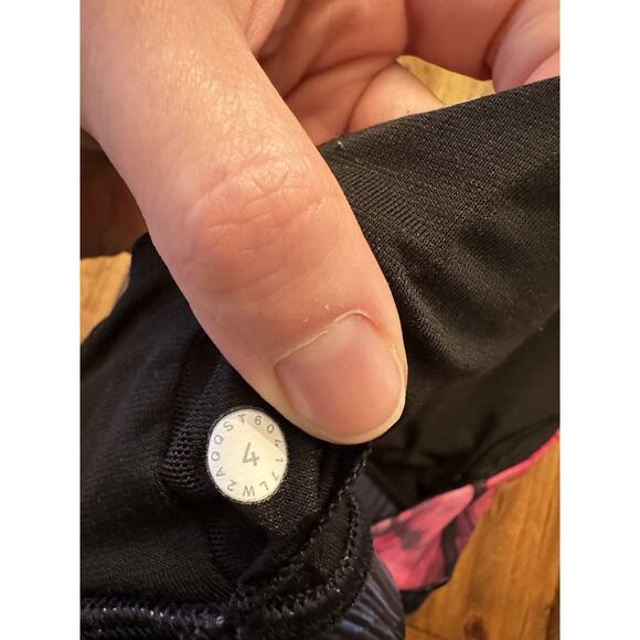 Lululemon Energy Bra Nulux Electrobeam Sports Top Cross Back Pullover Size 4 - Picture 5 of 5